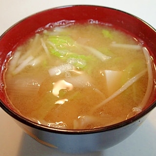 えのき茸・白葱・白菜・豆腐のお味噌汁